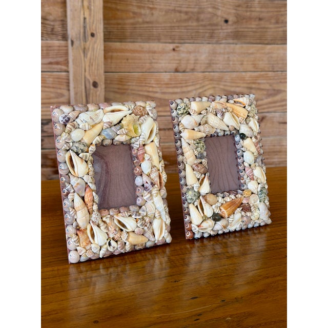 Pair of Vintage Coastal Shell Encrusted Picture Frames For Sale - Image 11 of 12