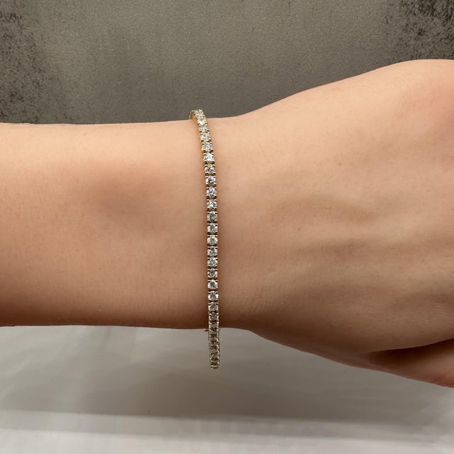 Natural Diamond Tennis Bracelet in 14kt Yellow Gold – 3.1ctw, 7in, New For Sale - Image 4 of 4