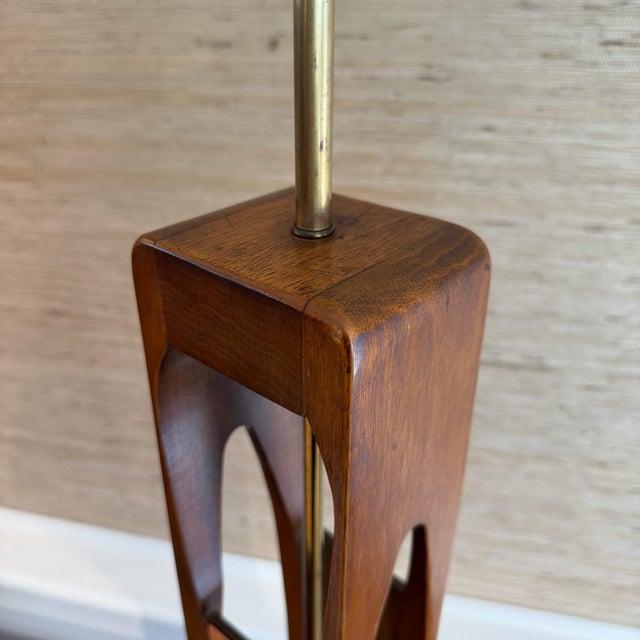Brown Mid Century Modern Modeline Walnut Enamel and Burlwood Table Lamp by John Keal C. 1959 For Sale - Image 8 of 12