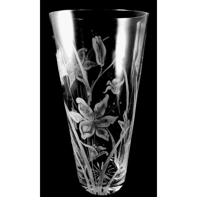 1980s Italian Cut and Ground Crystal Vase With Flower Decoration For Sale - Image 4 of 12