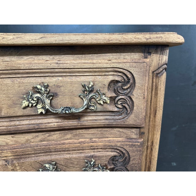 French Bleached Oak Chest of Drawers, 1920 For Sale - Image 3 of 13