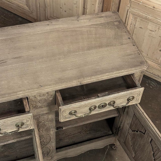 18th Century Country French Louis XIII Buffet in Stripped Oak For Sale - Image 17 of 18