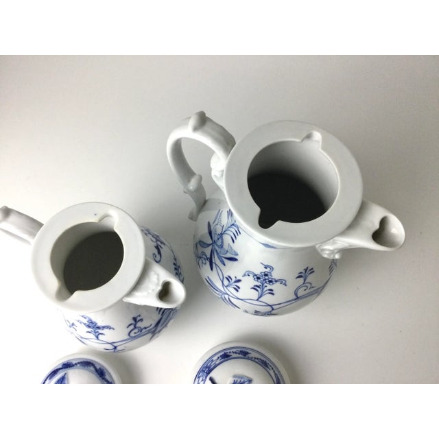 Meissen Porcelain Antique Meissen Porcelain Blue Onion Coffee Pots- a Pair For Sale - Image 4 of 11
