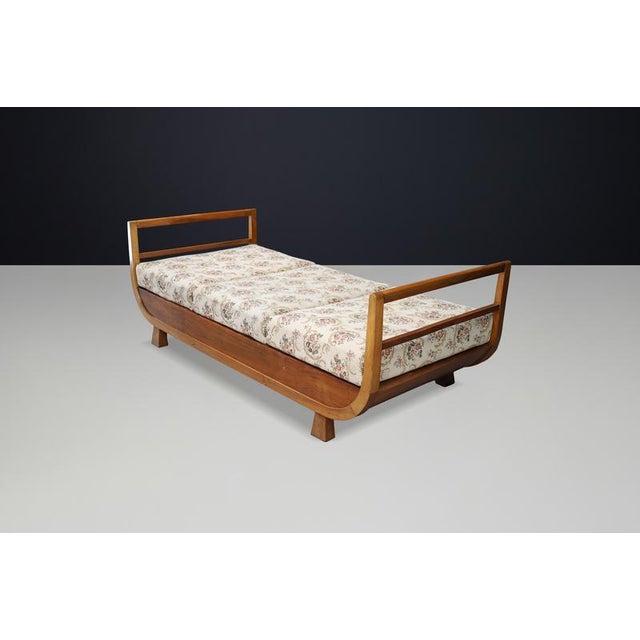 Art Deco Walnut Daybed attributed to Jindřich Halabala, 1930s For Sale - Image 4 of 16