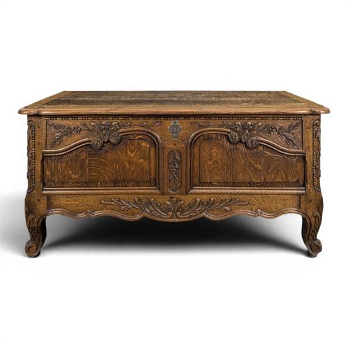 Louis XV Chest in Carved Oak For Sale - Image 9 of 9