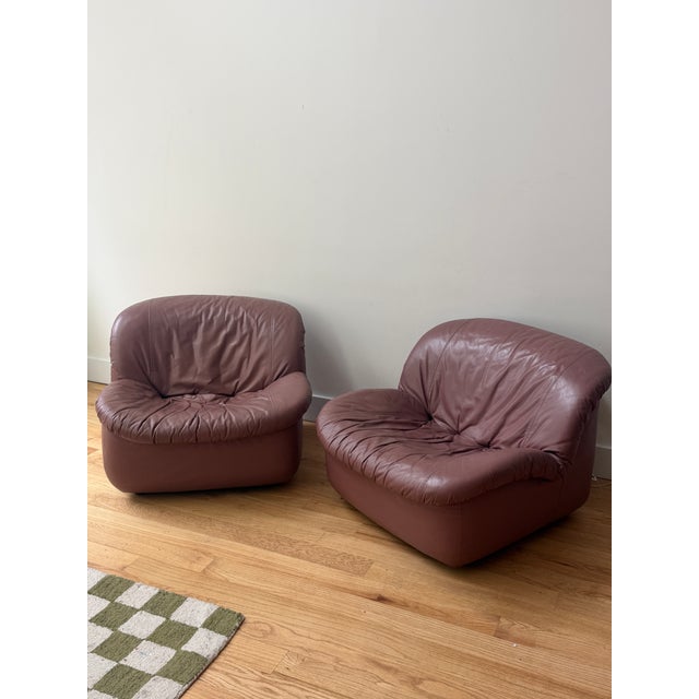 1980s Burris Industries Postmodern Clam Shell Leather Lounge Chairs, Pair For Sale In New York - Image 6 of 11