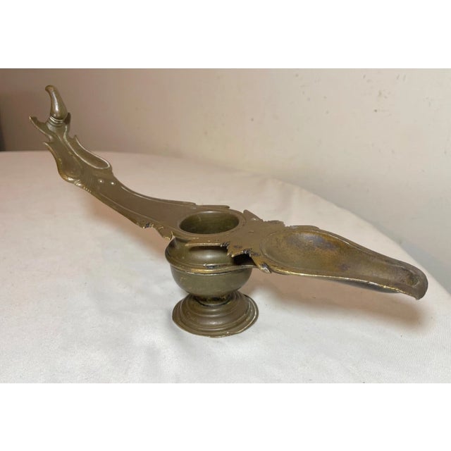 Up for sale is a wonderful antique 19th century Indian Hindu Changalvetta ritual oil lamp. It's made out of thick bronze...