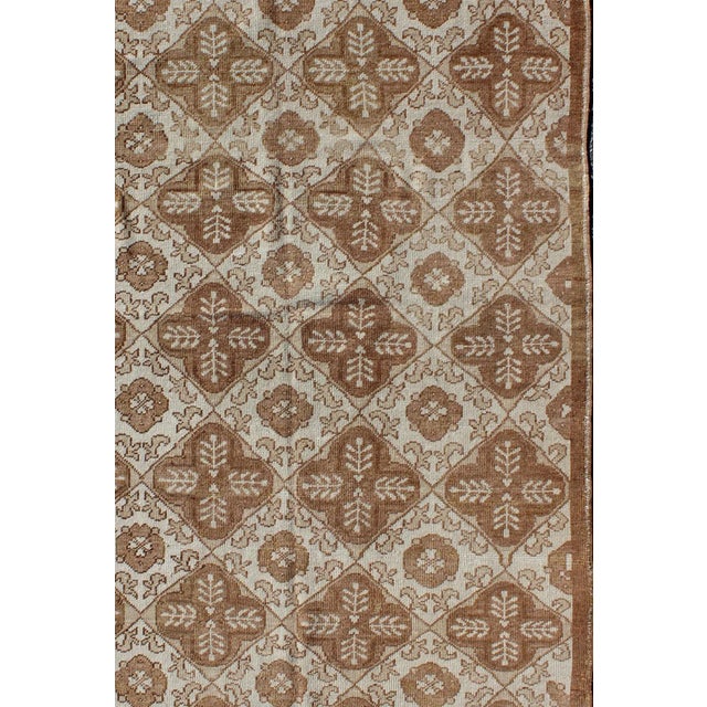 All-over blossom and palmette design vintage Turkish Oushak rug in brown tones, rug tu-trs-3254, country of origin type:...