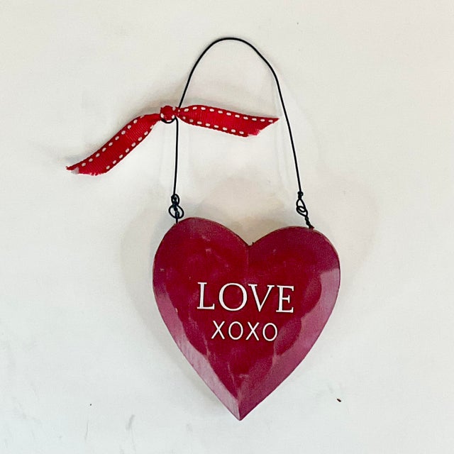 American 1980s Vintage Boho Chic Arts & Crafts Valentine “Love X O X O” Door Knob Hanger. For Sale - Image 3 of 8
