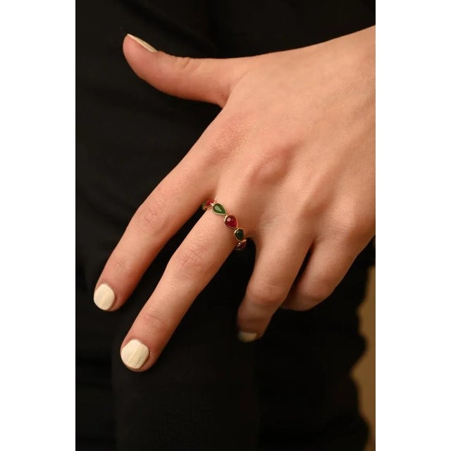 Alternate Emerald Ruby Eternity Band in 18k Gold Size 7 ( All Sizes Available ) For Sale - Image 4 of 8