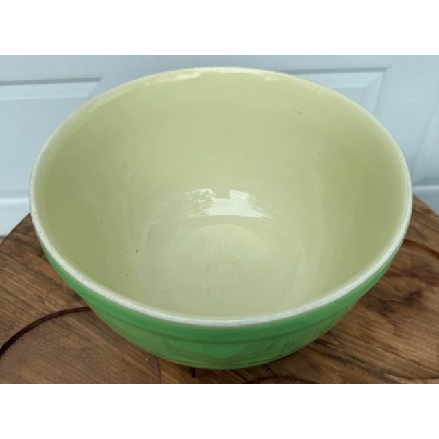Vintage Hall mixing bowl in lettuce green. Medallion was introduced in 1932 and was Hall's first kitchenware line. The...