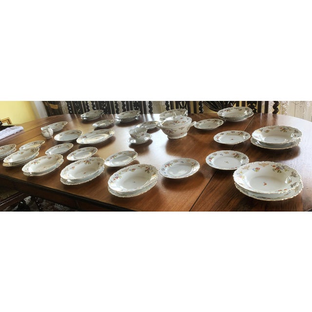 Rococo Exclusive Kahla Porcelain Dinner Set with Gold Accents, Germany, 1950s, Set of 39 For Sale - Image 3 of 18