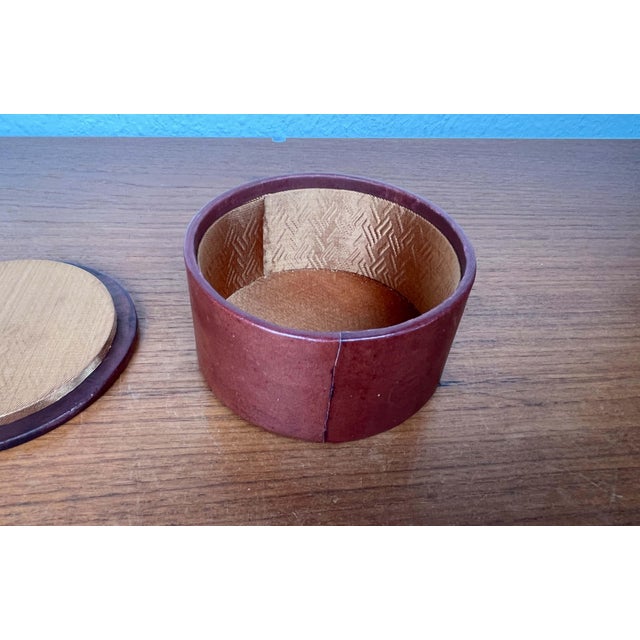 Art Deco German Round Leather Jewelry Box with Lid, 1920s For Sale - Image 13 of 18