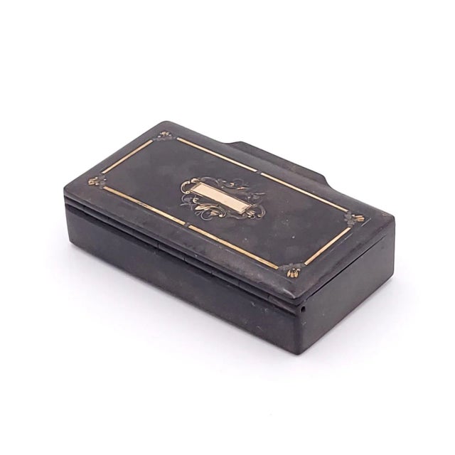 French Papier-Mâché Snuff Box Inlaid With Gold, Circa 1840 For Sale - Image 4 of 10