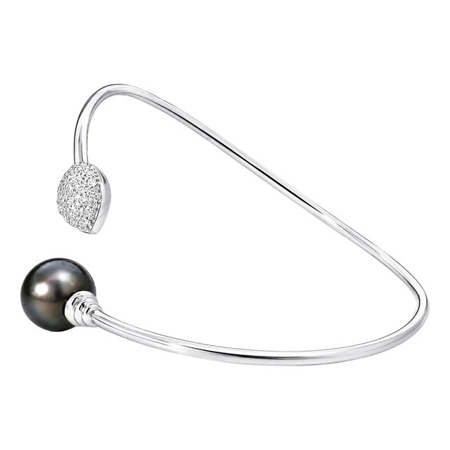 Late 20th Century 14K White Gold Diamond Tahitian Black Pearl Bangle Bracelet For Sale