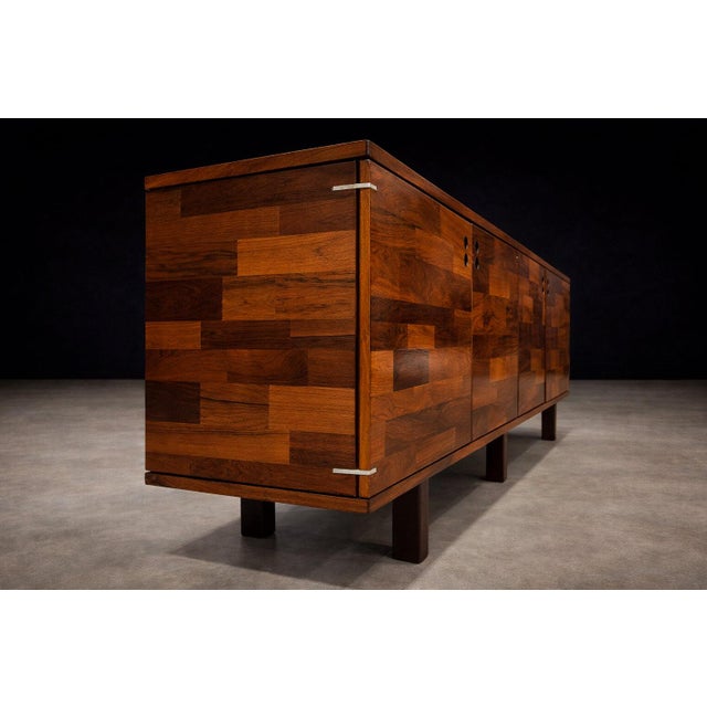 Jorge Zalszupin Brazilian Modern Credenza “Modular” in Rosewood, Jorge Zalszupin, Brazil, 1960s — Lot 480 For Sale - Image 4 of 14