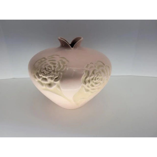 1980s 1980s Post Modern Haeger Pink Raised Floral Design Vase For Sale - Image 5 of 11