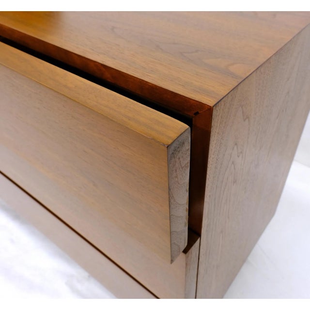 Mid 20th Century Mid-Century Modern Block Front American Walnut 6 Drawers Dresser Restored For Sale - Image 5 of 13