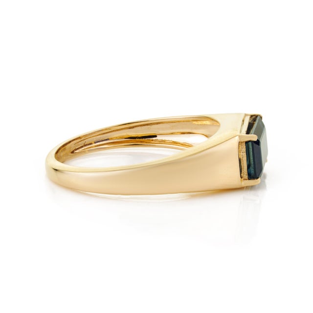 Metal VRJewels 1.72ct Sapphire Vintage Signet Ring Size 6 in 14k Yellow Gold For Sale - Image 7 of 13