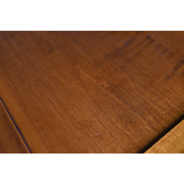 Brown 1990s Vintage Eldred Wheeler Tiger Maple Tea Table Scalloped Skirt Queen Anne Legs Colonial Reproduction For Sale - Image 8 of 11