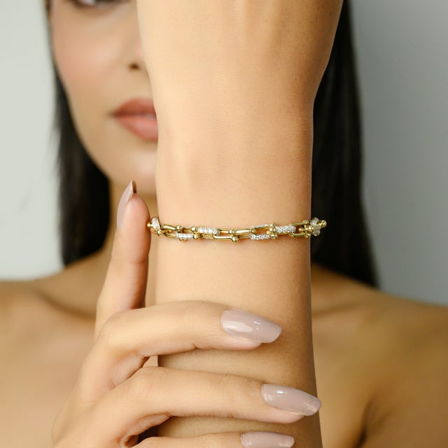 Modern 14k Gold Diamond Paperclip Link Bracelet For Sale In New York - Image 6 of 11