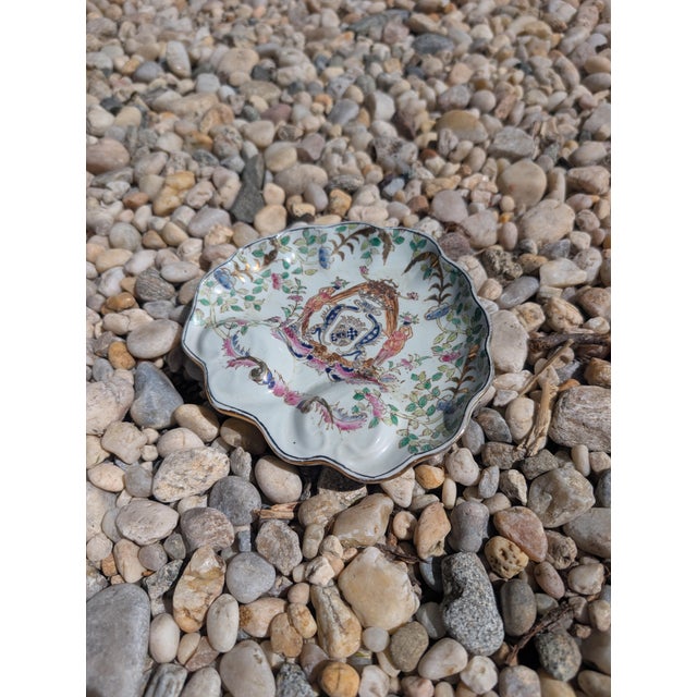 Edmé Samson Late 19th Century Edmé Samson Armorial Shell Dish – Hand-Painted Porcelain Catch-All Tray For Sale - Image 4 of 7