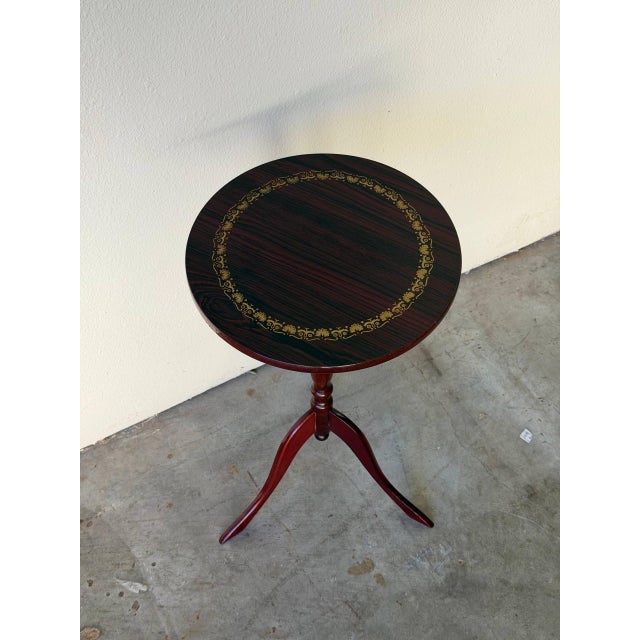 This elegant vintage Danish rosewood pedestal table blends classic form with refined Scandinavian craftsmanship. The round...