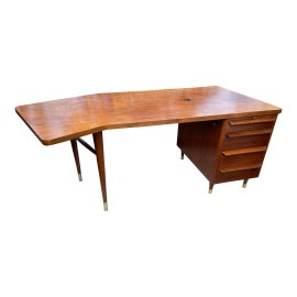 Example of Stow and Davis Desks