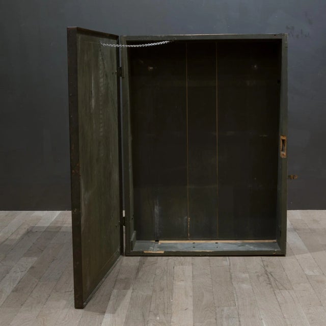 World War 2 Era Military Trunk C.1940 For Sale - Image 11 of 12