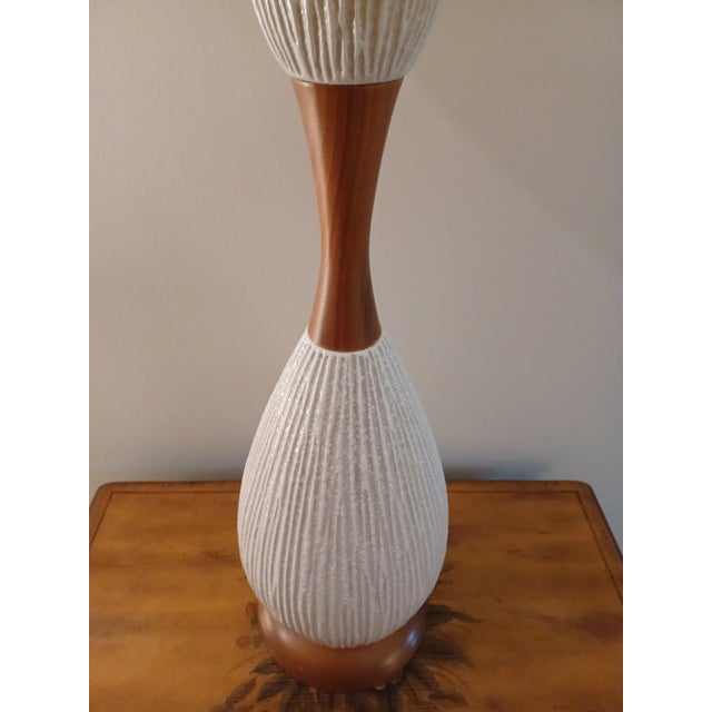 Wood Mid Century Modern Ceramic & Wood Table Lamp For Sale - Image 7 of 13