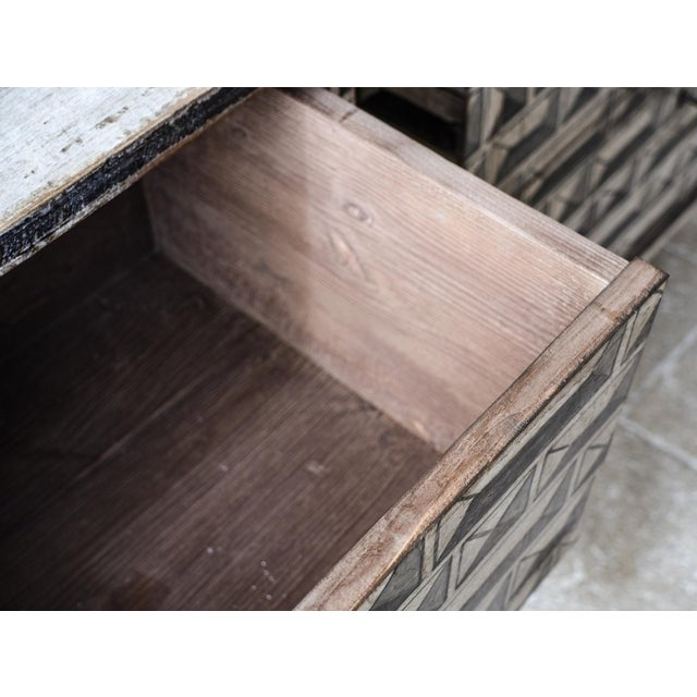 Neoclassical French Bedside Tables with Pattern in a Cream and Grey Patina, Set of 2 For Sale - Image 11 of 15