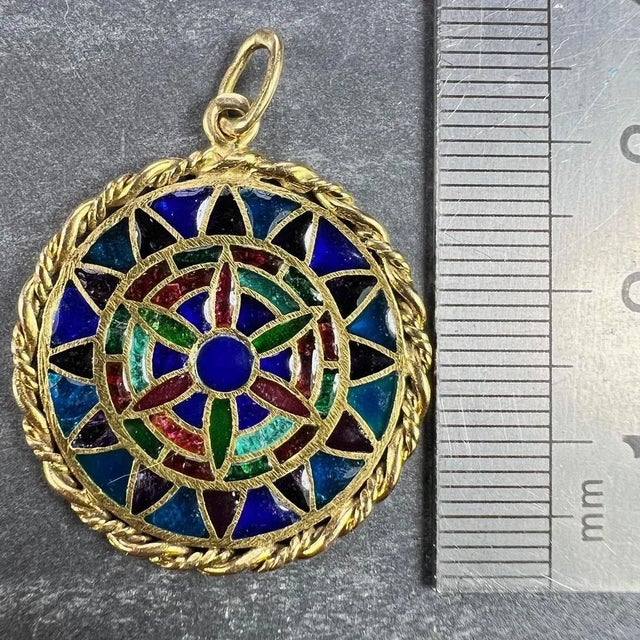 French 18 Karat Yellow Gold and Enamel Window Plique a Jour Pendant Medal, 1950s For Sale - Image 12 of 18