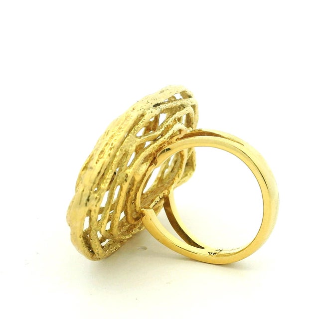 Metal 1970s Italian Modernist 18k Gold Openwork Spiral Statement Ring, Size 6 For Sale - Image 7 of 15