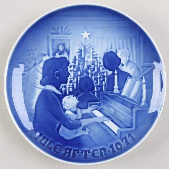 Bing & Grondahl Bing & Grondahl Copenhagen Annual Christmas Plates 1968, 1971 Collectible 2pc Set For Sale - Image 4 of 9