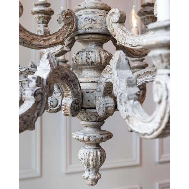 Off-white Mid 20th Century French Carved and Painted Wood Twelve-Light Chandelier For Sale - Image 8 of 18