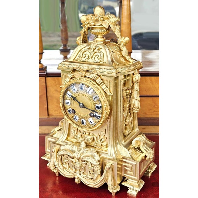 Louis XVI Pendulum in Gilded Bronze For Sale - Image 5 of 18