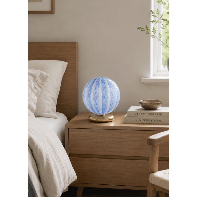 Tulipano by la murrina is a splendid vintage table lamp from the 1990s, featuring beautiful murano glass. It has a...