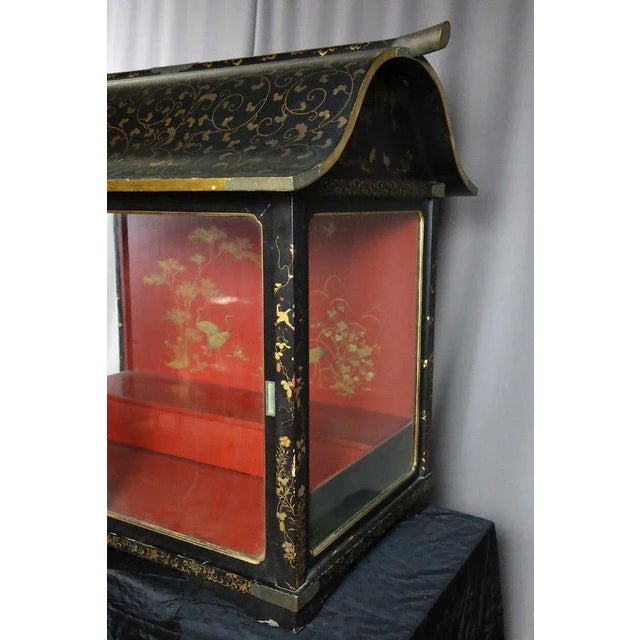 Black 19th Century Vitrine in Japanese Lacquer For Sale - Image 8 of 10