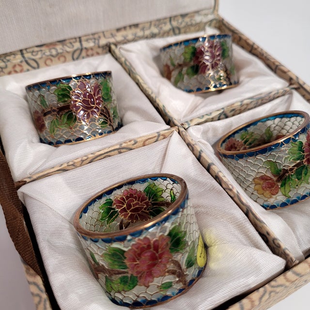 Early 20th Century Chinese Plique-a-Jour Napkin Rings Floral Cloisonne-on-Glass Box Set 1912-1949 - 4 pcs For Sale - Image 4 of 8