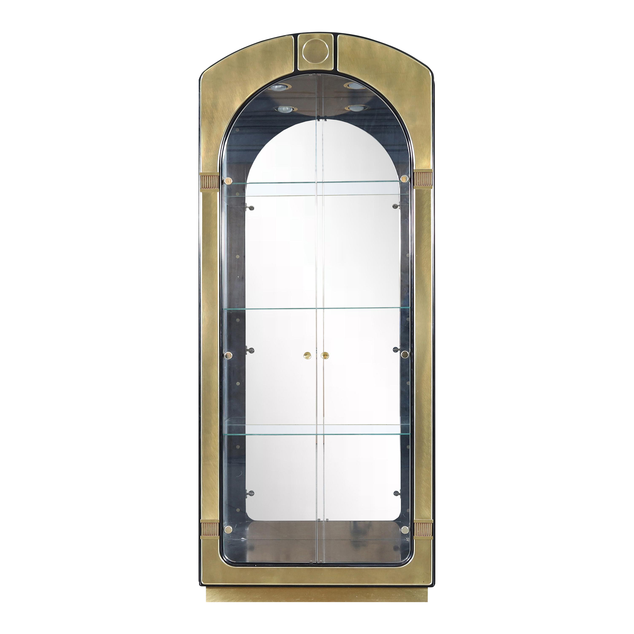 Vintage Mastercraft China and Display Cabinets | Chairish display picture 1
