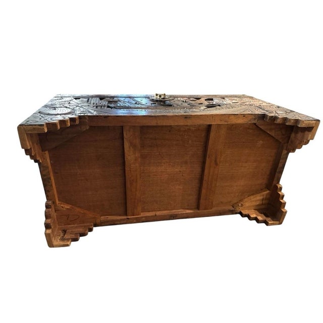 Mid-Century Modern 1960s Large Vintage Carved Oriental Camphor Wooden Chest - Mid Century Modern For Sale - Image 3 of 7
