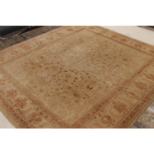 Hand knotted in wool, this contemporary ode to antique Oushak rugs is among the favorites of Rug & Kilim’s Modern Classics...