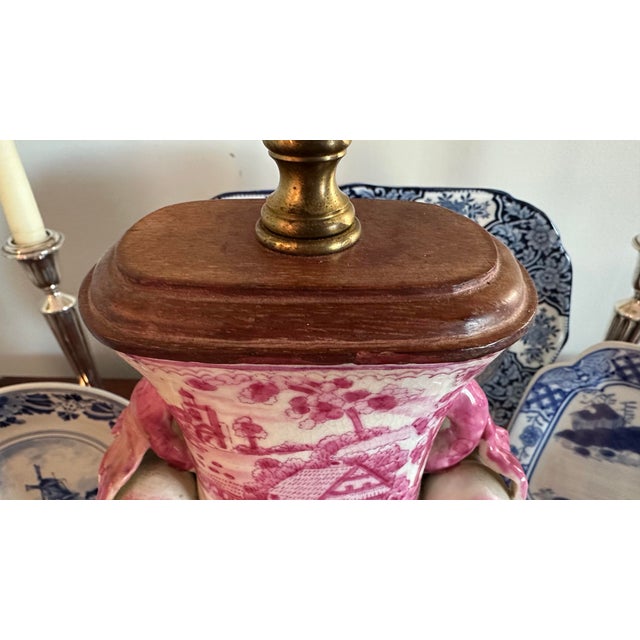 1970s Vintage Chinese Porcelain Pink Chinoiserie Table Lamp With Pommegranate Flowered Handles For Sale - Image 5 of 12