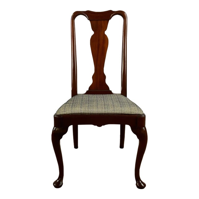 1980s Vintage Hollywood Regency Mahogany Queen Anne Side Chair For Sale