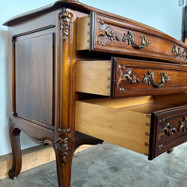 Antique Chest of Drawers in Walnut and Brass, 1900 For Sale - Image 12 of 18