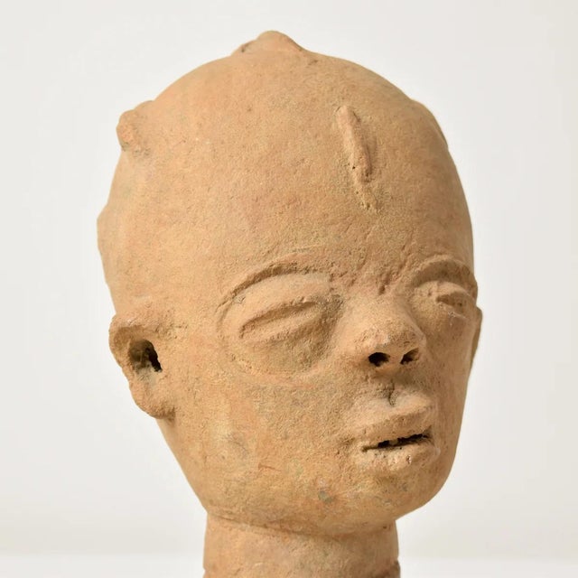Early 20th Century Terracotta Clay Funerary Portrait Akan Asante Nsodia on Custom Base Ghana For Sale - Image 9 of 9