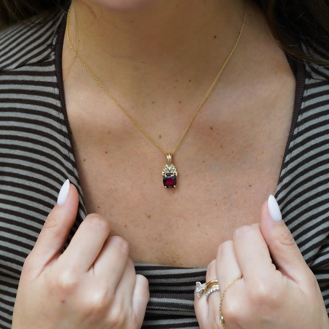 Art Deco 4.02 Carat Cushion Rhodolite Garnet 14k Gold Solitaire Pendant For Sale - Image 3 of 9