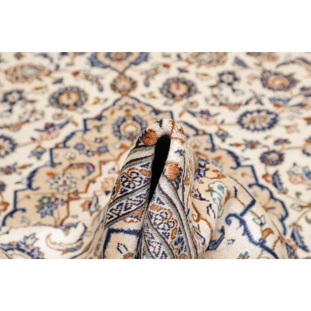 Middle Eastern Rug in Pure Wool For Sale - Image 9 of 11