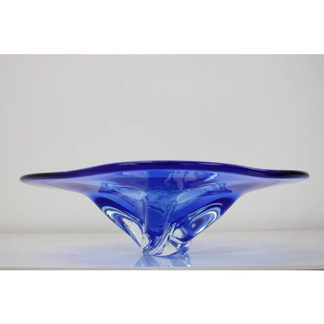 1960s Czech Art Glass Bowl by Josef Hospodka for Chribska Glassworks, 1960s For Sale - Image 5 of 8
