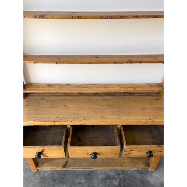 Early 18th Century Antique Pine Georgian Pot Board With Plate Rack For Sale - Image 5 of 9